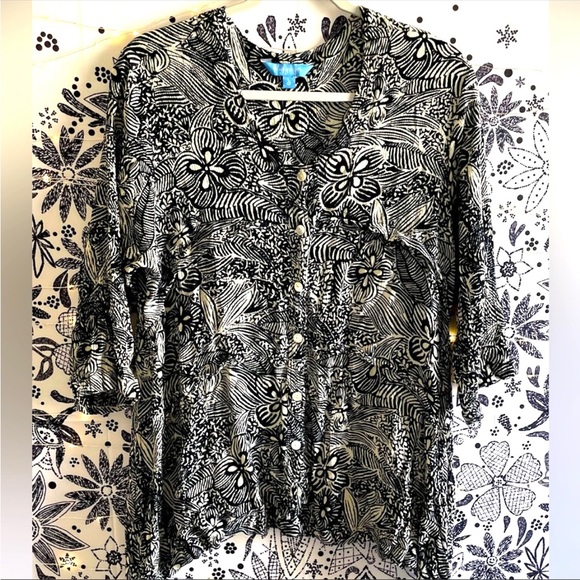 Blueginger Tops - Cute top animal print monochromatic black white print pattern button up